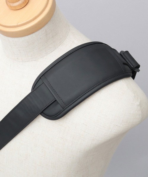 fulcro（フルクロ）の「撥水・耐水 自立型 ターポリン 横型ショルダーバッグ A4・PET収納対応 suave L スアーベL（ショルダーバッグ・メンズ・ブラック・FREE）」の10枚目の写真