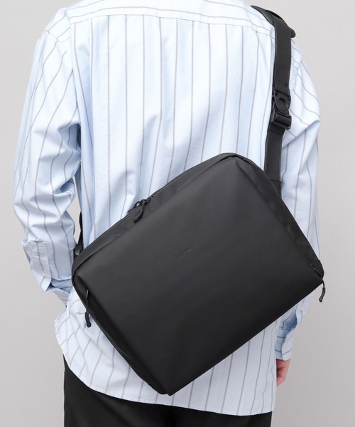 fulcro（フルクロ）の「撥水・耐水 自立型 ターポリン 横型ショルダーバッグ A4・PET収納対応 suave L スアーベL（ショルダーバッグ・メンズ・ブラック・FREE）」の18枚目の写真