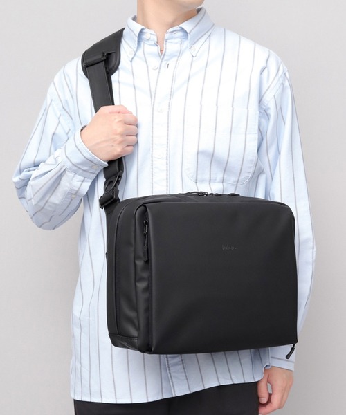 fulcro（フルクロ）の「撥水・耐水 自立型 ターポリン 横型ショルダーバッグ A4・PET収納対応 suave L スアーベL（ショルダーバッグ・メンズ・ブラック・FREE）」の19枚目の写真