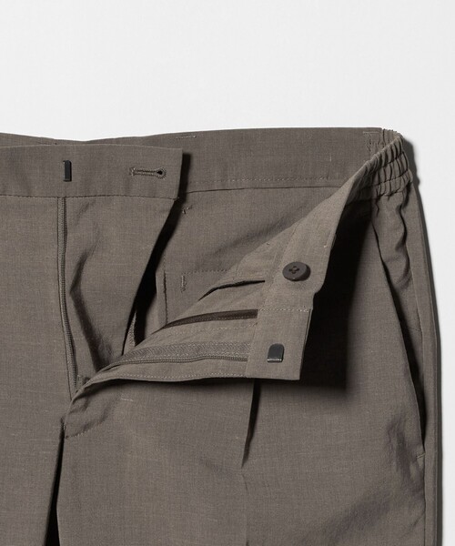 UNITED ARROWS(ユナイテッドアローズ)の「タフタ サイドシャーリング 1プリーツ パンツ UA COZY ウォッシャブル ヨコストレッチ(スラックス・メンズ・モカ/ダークグレー/ネイビー・XL/L/M/XXL/S)」の20枚目の写真