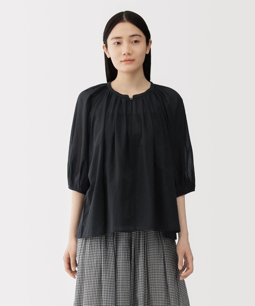 無印良品(ムジルシリョウヒン)の「婦人 強撚 シアー半袖ブラウス(シャツ/ブラウス・レディース・ホワイト/ブラック/ブルー系・S/M/L/XL)」の2枚目の写真
