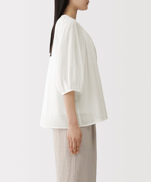 無印良品(ムジルシリョウヒン)の「婦人 強撚 シアー半袖ブラウス(シャツ/ブラウス・レディース・ホワイト/ブラック/ブルー系・S/M/L/XL)」の5枚目の写真