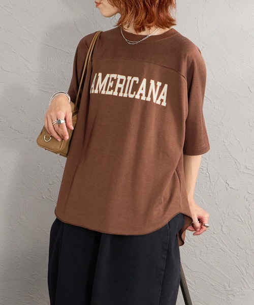 AMERICANA（アメリカーナ）の「[Americana/アメリカーナ] AMERICANA ロゴプリント フットボールTシャツ（Tシャツ/カットソー・レディース・ナチュラル/ブラウン・ONE SIZE）」の2枚目の写真