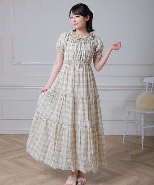 Anely(アネリー)の「フリルネック チェック柄 ティアード ロング ワンピース(ワンピース・レディース・アイボリー/ベージュ/ブラック・FREE)」の3枚目の写真