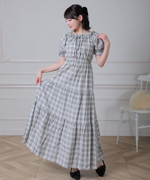 Anely(アネリー)の「フリルネック チェック柄 ティアード ロング ワンピース(ワンピース・レディース・アイボリー/ベージュ/ブラック・FREE)」の2枚目の写真