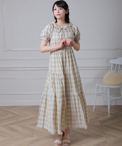 Anely(アネリー)の「フリルネック チェック柄 ティアード ロング ワンピース(ワンピース・レディース・アイボリー/ベージュ/ブラック・FREE)」の8枚目の写真