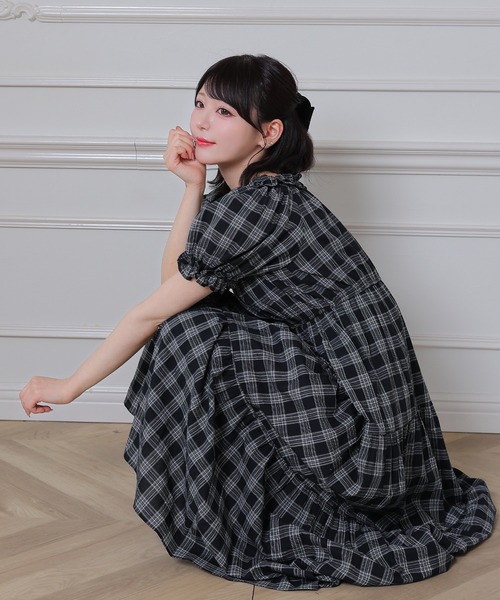 Anely(アネリー)の「フリルネック チェック柄 ティアード ロング ワンピース(ワンピース・レディース・アイボリー/ベージュ/ブラック・FREE)」の14枚目の写真