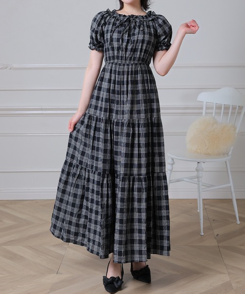 Anely(アネリー)の「フリルネック チェック柄 ティアード ロング ワンピース(ワンピース・レディース・アイボリー/ベージュ/ブラック・FREE)」の16枚目の写真