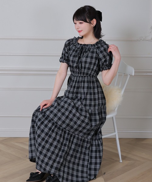 Anely(アネリー)の「フリルネック チェック柄 ティアード ロング ワンピース(ワンピース・レディース・アイボリー/ベージュ/ブラック・FREE)」の17枚目の写真
