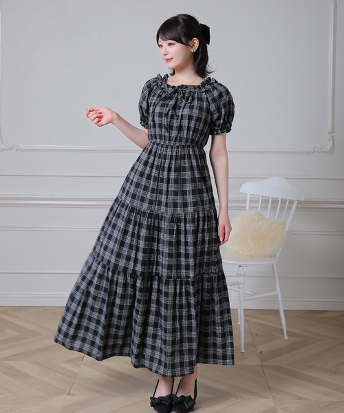 Anely(アネリー)の「フリルネック チェック柄 ティアード ロング ワンピース(ワンピース・レディース・アイボリー/ベージュ/ブラック・FREE)」の15枚目の写真