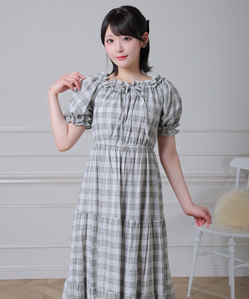 Anely(アネリー)の「フリルネック チェック柄 ティアード ロング ワンピース(ワンピース・レディース・アイボリー/ベージュ/ブラック・FREE)」の21枚目の写真