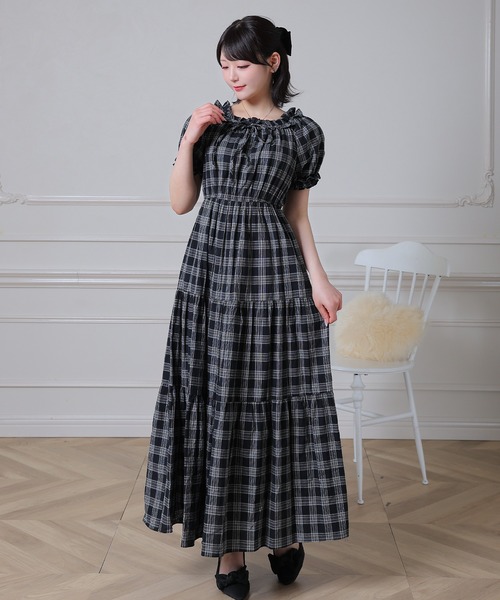 Anely(アネリー)の「フリルネック チェック柄 ティアード ロング ワンピース(ワンピース・レディース・アイボリー/ベージュ/ブラック・FREE)」の13枚目の写真