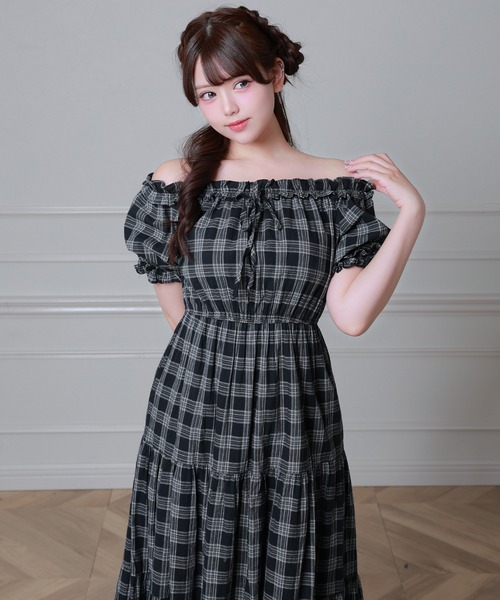 Anely(アネリー)の「フリルネック チェック柄 ティアード ロング ワンピース(ワンピース・レディース・アイボリー/ベージュ/ブラック・FREE)」の9枚目の写真