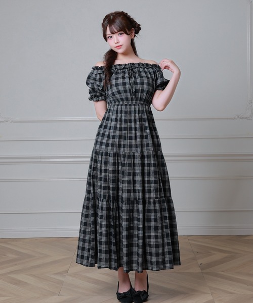 Anely(アネリー)の「フリルネック チェック柄 ティアード ロング ワンピース(ワンピース・レディース・アイボリー/ベージュ/ブラック・FREE)」の11枚目の写真