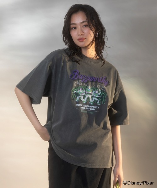 Green Parks(グリーンパークス)の「トイストーリー/ヴィンテージ風Tシャツ(Tシャツ/カットソー・レディース・チャコールグレー/レッド・FREE)」の7枚目の写真