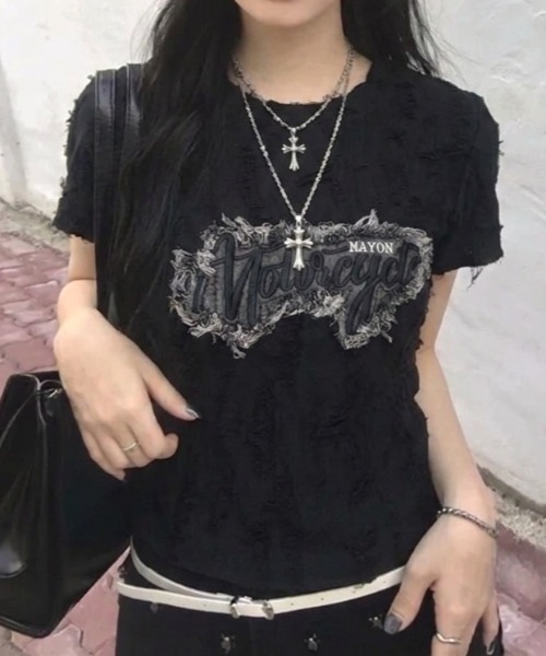 Teem Store(チームストア)の「ロゴワッペン サイドギャザーダメージ加工コンパクトT(Tシャツ/カットソー・レディース・ホワイト/ブラック/グレー・F)」の2枚目の写真