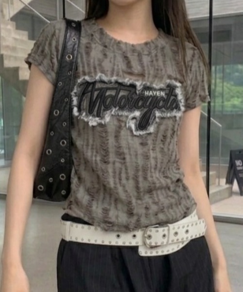 Teem Store(チームストア)の「ロゴワッペン サイドギャザーダメージ加工コンパクトT(Tシャツ/カットソー・レディース・ホワイト/ブラック/グレー・F)」の7枚目の写真