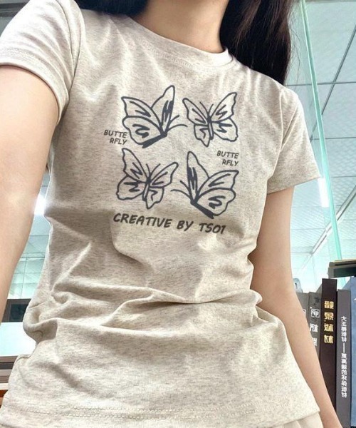 AVYL(アヴィル)の「バタフライグラフィックコンパクト半袖チビTシャツ(Tシャツ/カットソー・レディース・ブラック/ライトグレー/ホワイト・M)」の6枚目の写真