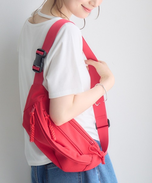 RETRO GIRL(レトロガール)の「ウエストポーチ(ショルダーバッグ・レディース・ブラック/ベージュ/レッド・ONE SIZE)」の3枚目の写真