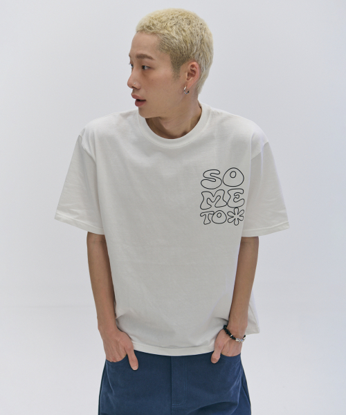 SOMEPLACE MAN(サムプレイス・マン)の「ベーシックフラワーグラフィックオーバーサイズソフトラウンドネック半袖Tシャツ_2COLOR(Tシャツ/カットソー・メンズ・ホワイト/ブラック・FREE)」の6枚目の写真