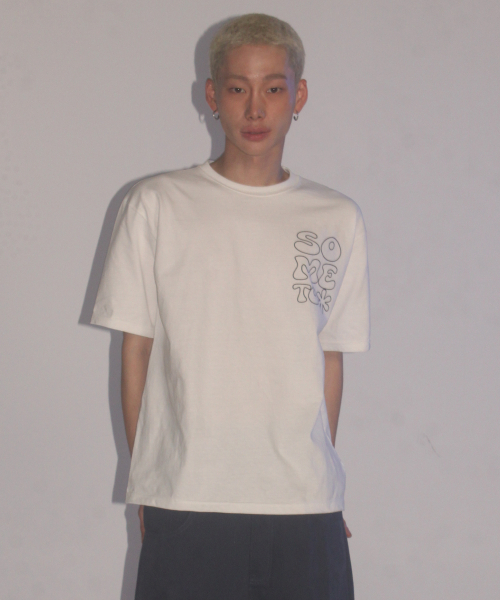 SOMEPLACE MAN(サムプレイス・マン)の「ベーシックフラワーグラフィックオーバーサイズソフトラウンドネック半袖Tシャツ_2COLOR(Tシャツ/カットソー・メンズ・ホワイト/ブラック・FREE)」の8枚目の写真