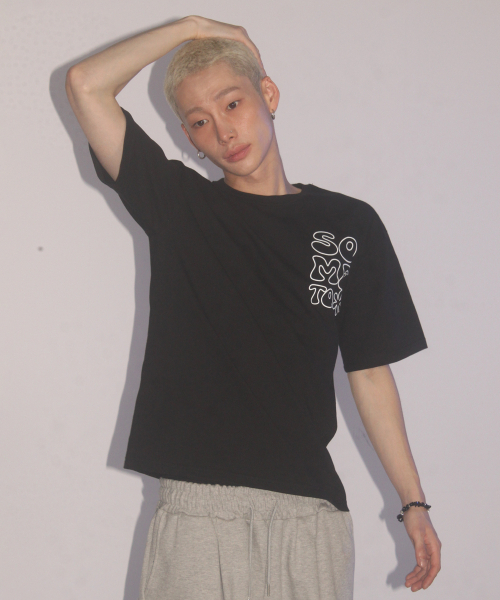 SOMEPLACE MAN(サムプレイス・マン)の「ベーシックフラワーグラフィックオーバーサイズソフトラウンドネック半袖Tシャツ_2COLOR(Tシャツ/カットソー・メンズ・ホワイト/ブラック・FREE)」の10枚目の写真