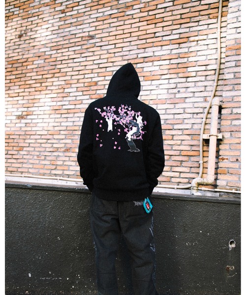 RIPNDIP(リップンディップ)の「CHERRY BLOSSOM HOODIE(パーカー・メンズ・ブラック・XX-LARGE)」の6枚目の写真