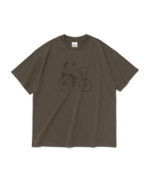 メモリーズライディンググラフィック半袖Tシャツ(カーキ)