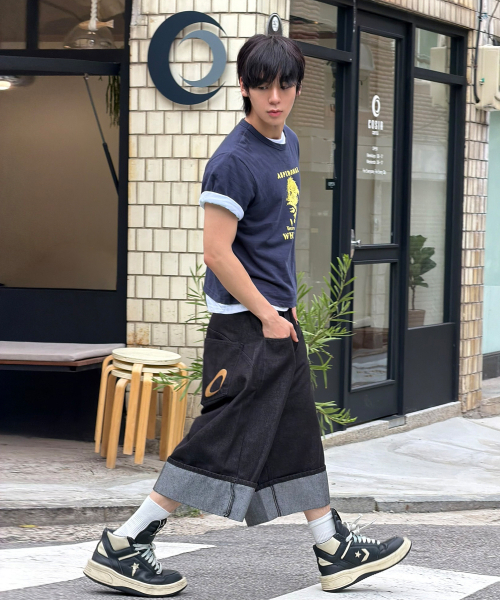SCALLYWAG（スカリーワグ）の「[リュジョンラン × スケリーワック] ロールアップノンフェイドバミューダデニムショーツ[ブラック]（その他パンツ・レディース・その他・LARGE/X-LARGE/SMALL/MEDIUM）」の3枚目の写真