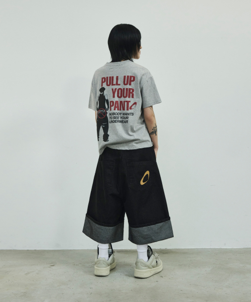 SCALLYWAG（スカリーワグ）の「[リュジョンラン × スケリーワック] ロールアップノンフェイドバミューダデニムショーツ[ブラック]（その他パンツ・レディース・その他・LARGE/X-LARGE/SMALL/MEDIUM）」の8枚目の写真