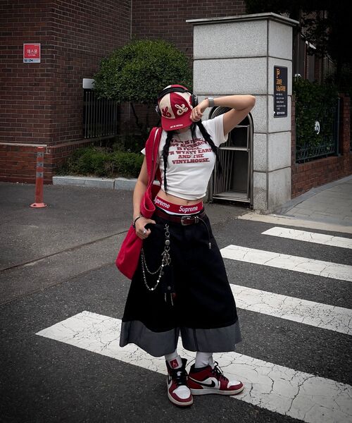 SCALLYWAG（スカリーワグ）の「[リュジョンラン × スケリーワック] ロールアップノンフェイドバミューダデニムショーツ[ブラック]（その他パンツ・レディース・その他・LARGE/X-LARGE/SMALL/MEDIUM）」の20枚目の写真