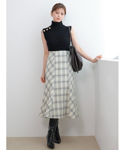 SNIDEL(スナイデル)の「ロービングチェックミドルスカート(スカート・レディース・アイボリー/グリーン/キャメル・1/0)」の4枚目の写真
