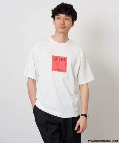 a.v.v(アーヴェヴェ)の「【接触冷感】QUEEN プリントカットソー(Tシャツ/カットソー・メンズ・チャコールグレー/ダークインディゴブルー/レッド・48/46)」の1枚目の写真