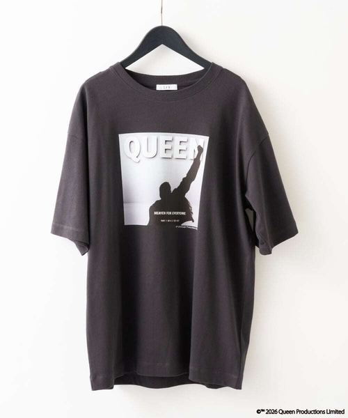 a.v.v(アーヴェヴェ)の「【接触冷感】QUEEN プリントカットソー(Tシャツ/カットソー・メンズ・チャコールグレー/ダークインディゴブルー/レッド・48/46)」の6枚目の写真