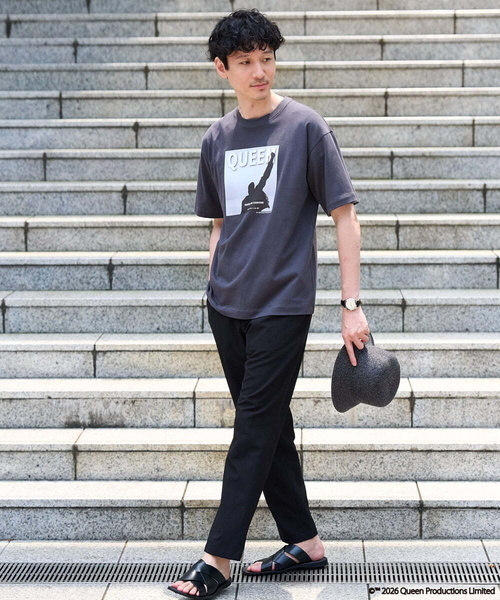 a.v.v(アーヴェヴェ)の「【接触冷感】QUEEN プリントカットソー(Tシャツ/カットソー・メンズ・チャコールグレー/ダークインディゴブルー/レッド・48/46)」の7枚目の写真