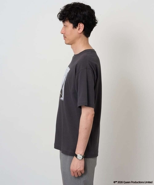 a.v.v(アーヴェヴェ)の「【接触冷感】QUEEN プリントカットソー(Tシャツ/カットソー・メンズ・チャコールグレー/ダークインディゴブルー/レッド・48/46)」の21枚目の写真