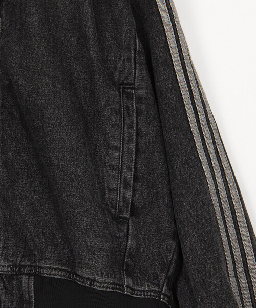adidas(アディダス)の「adidas/アディダス SST ADICOLOR DENIM TRACKTOP/SSTアディカラーデニムトラックトップ(ジャージ・レディース・ブラック・MEDIUM/SMALL)」の4枚目の写真