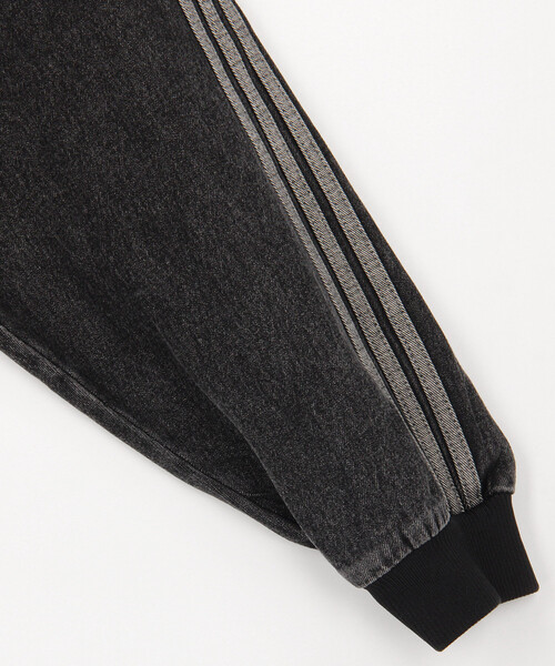 adidas(アディダス)の「adidas/アディダス SST ADICOLOR DENIM TRACKTOP/SSTアディカラーデニムトラックトップ(ジャージ・レディース・ブラック・MEDIUM/SMALL)」の5枚目の写真