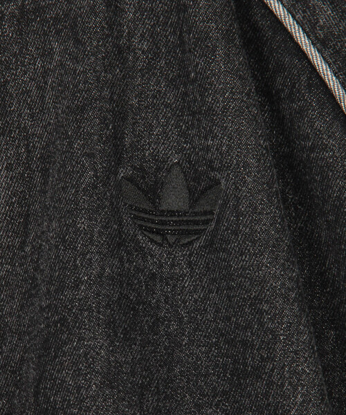 adidas(アディダス)の「adidas/アディダス SST ADICOLOR DENIM TRACKTOP/SSTアディカラーデニムトラックトップ(ジャージ・レディース・ブラック・MEDIUM/SMALL)」の7枚目の写真