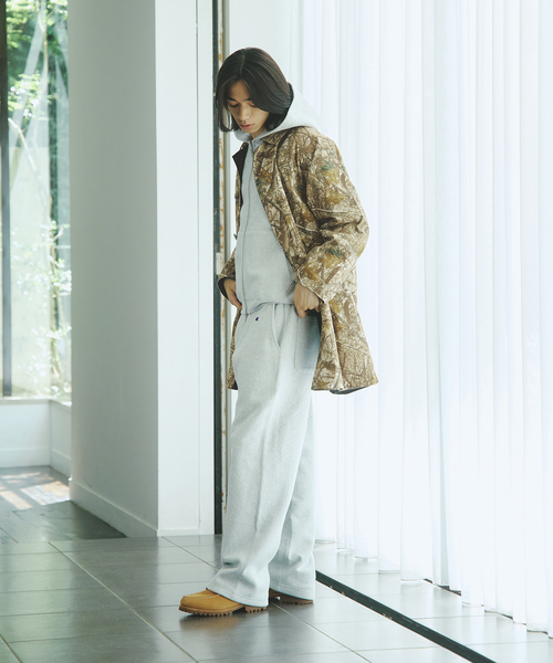 JOURNAL STANDARD（ジャーナルスタンダード）の「カモ柄 リバーシブル バルカラー コート（ステンカラーコート・メンズ・ベージュ・MEDIUM/LARGE）」の4枚目の写真