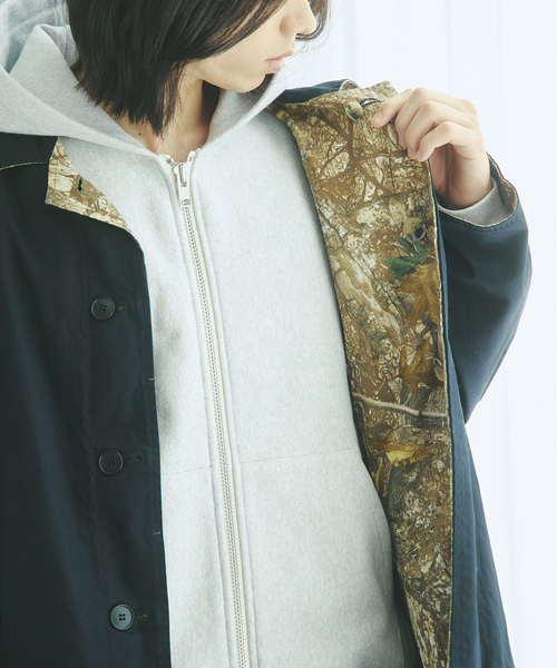 JOURNAL STANDARD（ジャーナルスタンダード）の「カモ柄 リバーシブル バルカラー コート（ステンカラーコート・メンズ・ベージュ・MEDIUM/LARGE）」の18枚目の写真