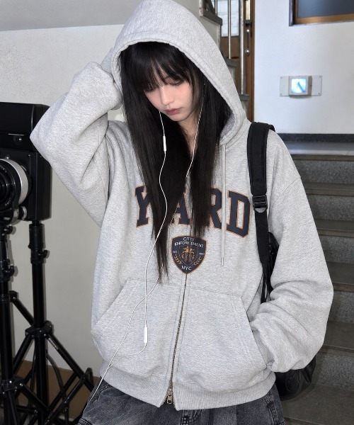Openyard(オープンヤード)の「『Openyard/オープンヤード』COLLEGIATE CREST HOODIE ZIP UP/カレッジエイトクレストジップアップパーカー(パーカー・メンズ・ピンク/グレー・M/L)」の1枚目の写真