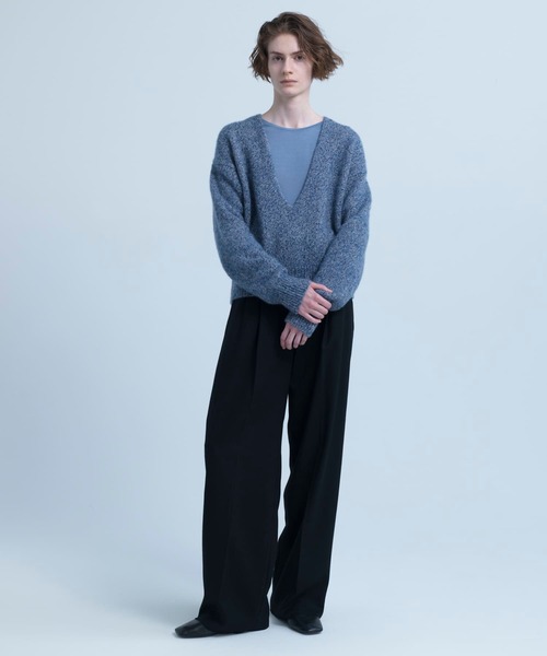 URBAN RESEARCH(アーバンリサーチ)の「new basic CASHMERE SILK DEEP V-NECK KNIT(ニット/セーター・レディース・ブルー/ベージュ・FREE)」の1枚目の写真