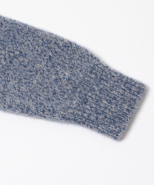 URBAN RESEARCH(アーバンリサーチ)の「new basic CASHMERE SILK DEEP V-NECK KNIT(ニット/セーター・レディース・ブルー/ベージュ・FREE)」の4枚目の写真