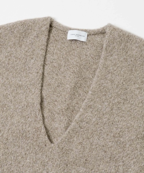 URBAN RESEARCH(アーバンリサーチ)の「new basic CASHMERE SILK DEEP V-NECK KNIT(ニット/セーター・レディース・ブルー/ベージュ・FREE)」の6枚目の写真