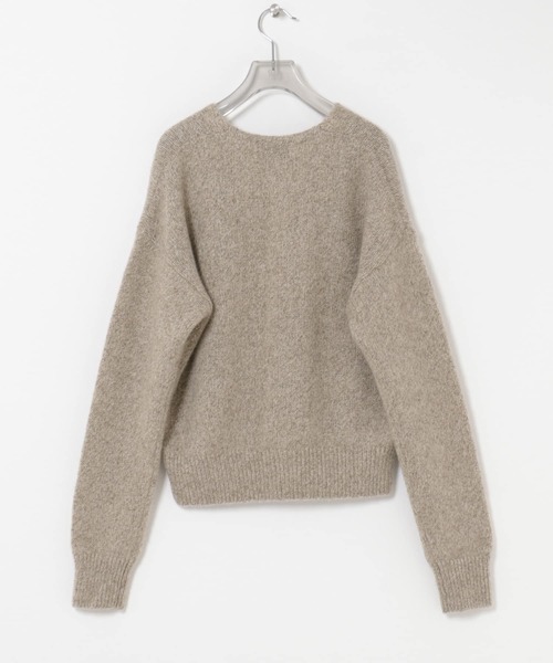 URBAN RESEARCH(アーバンリサーチ)の「new basic CASHMERE SILK DEEP V-NECK KNIT(ニット/セーター・レディース・ブルー/ベージュ・FREE)」の8枚目の写真