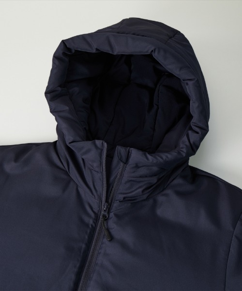 Ol' Basics（オールベーシックス）の「Ol' Basics（オール・ベーシックス） フェイクダウンジャケット 中綿 フード付き U.S.ARMY ロゴプリント シームレス 中綿ジャケット パデッドジャケット アウター アメカジ ミリタリー メンズ レディース ユニセックス（ダウンジャケット/コート・メンズ・ネイビー/ブラック・M/L/XL）」の3枚目の写真