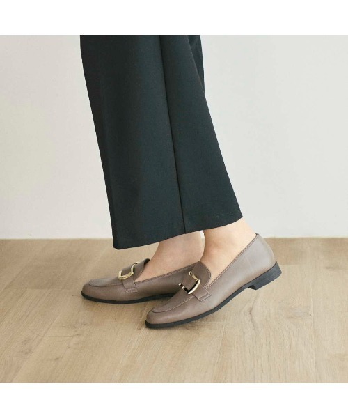 carino(カリーノ)の「【レイン対応】バックルソフトスクエアトゥローファー(ローファー・レディース・ブラック/デザートカモ/グレイッシュベージュ・23.5cm/23cm/24.5cm/24cm/22.5cm)」の6枚目の写真