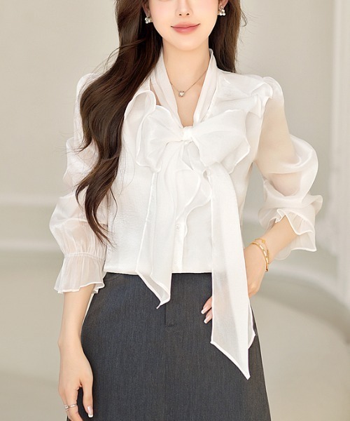 LUCPY（ラクピー）の「フリルボウタイシアーブラウス（シャツ/ブラウス・レディース・ホワイト・MEDIUM/LARGE/X-LARGE/SMALL）」の3枚目の写真