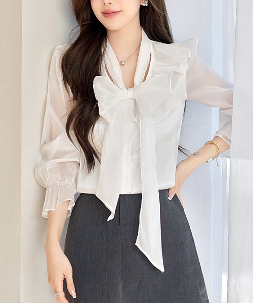 LUCPY（ラクピー）の「フリルボウタイシアーブラウス（シャツ/ブラウス・レディース・ホワイト・MEDIUM/LARGE/X-LARGE/SMALL）」の4枚目の写真